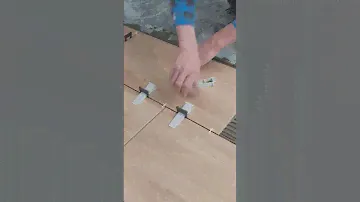 Laying wood-like tiles on the 30x60 floor with a 1/3 division. ASHVILLE BEIGE